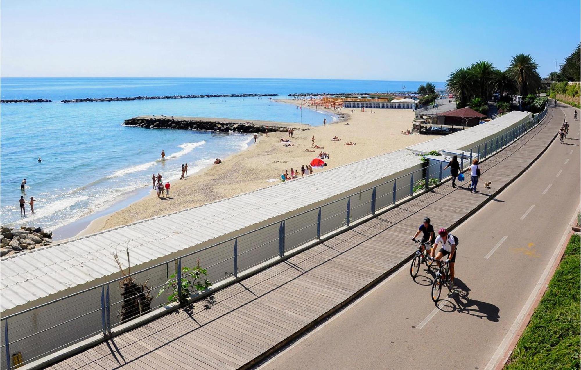 Casa Delle Rondini Lägenhet Santo Stefano al Mare Exteriör bild